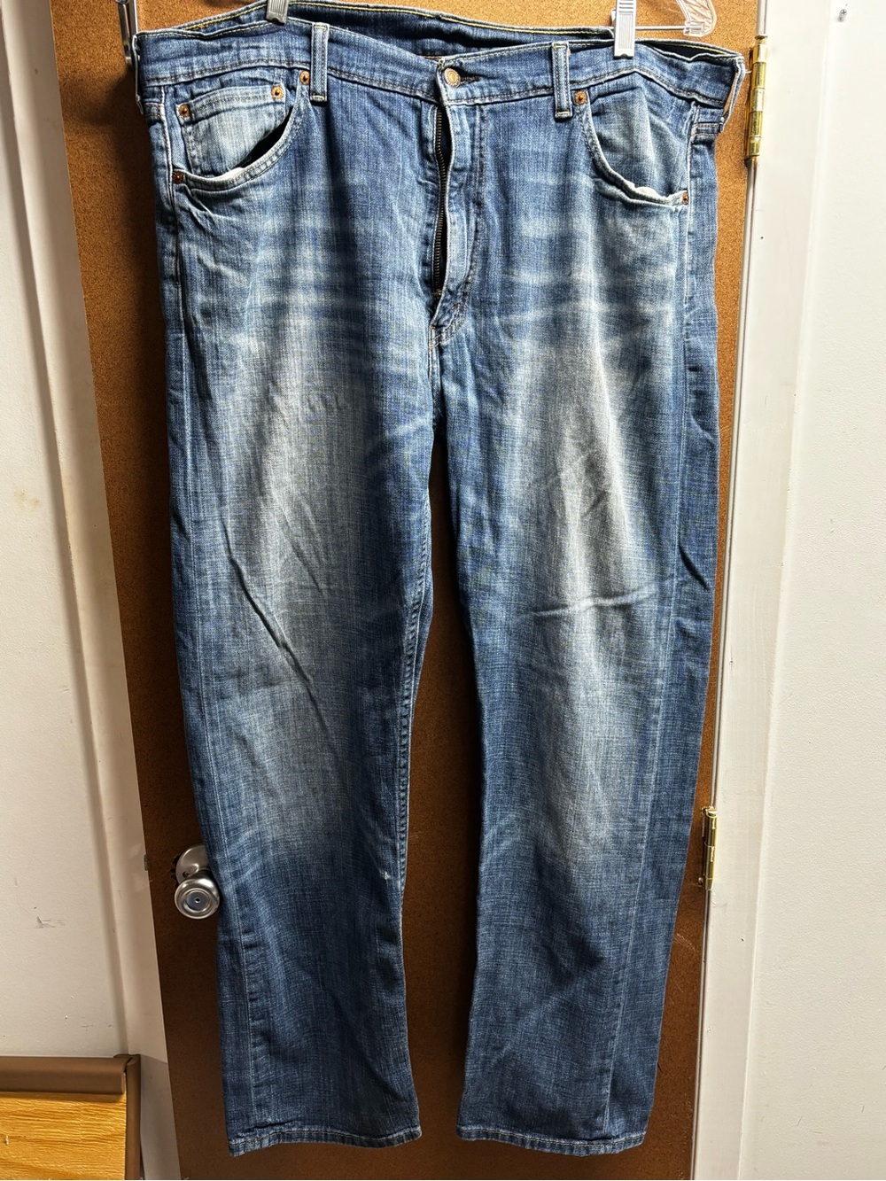 Levi’s Straight Fit Men's Denim Jeans in Faded Blue 40x32